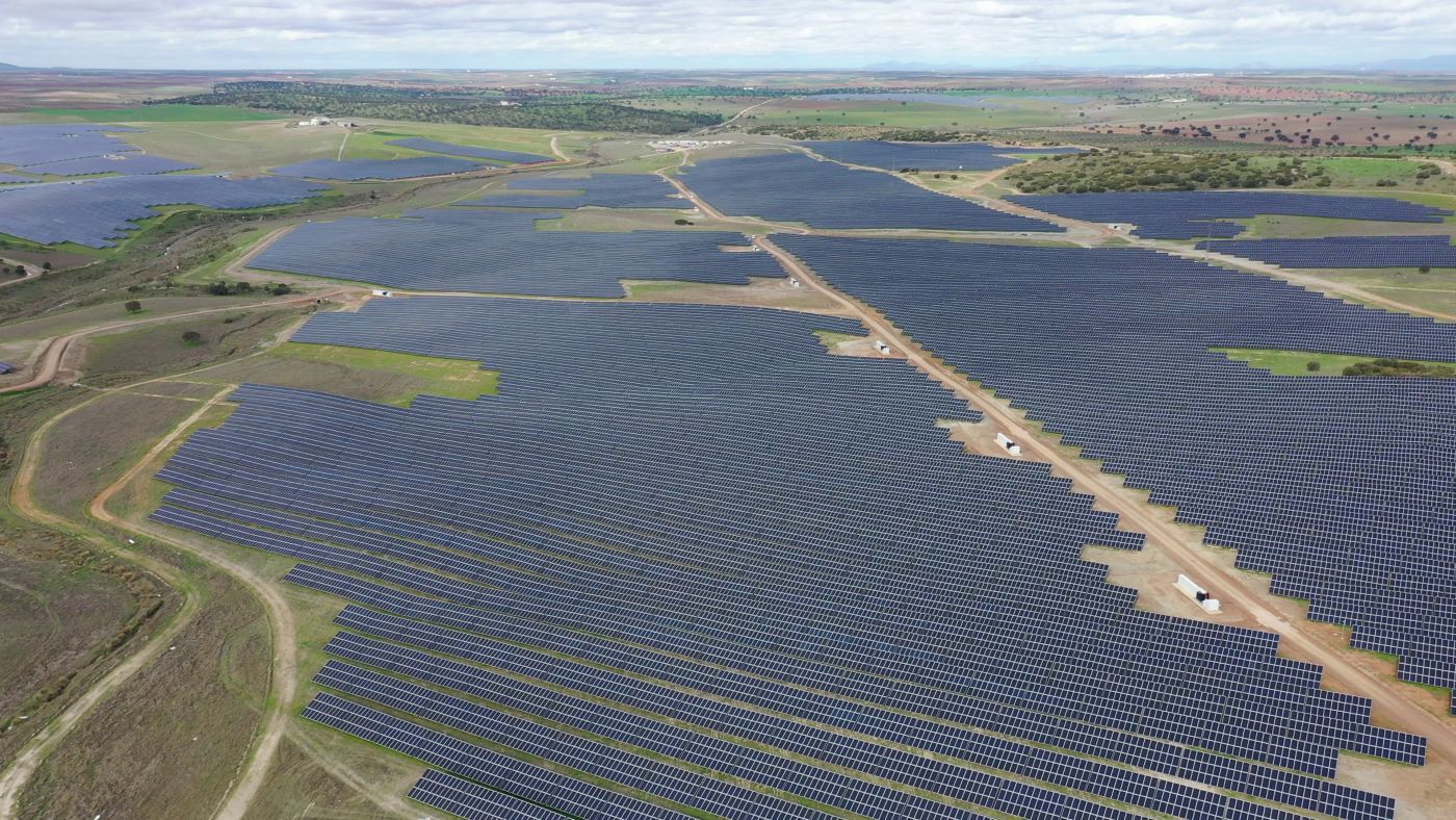 iberdrola-pone-en-funcionamiento-el-mayor-parque-fotovoltaico-de-europa-construido-por-eiffage-energia