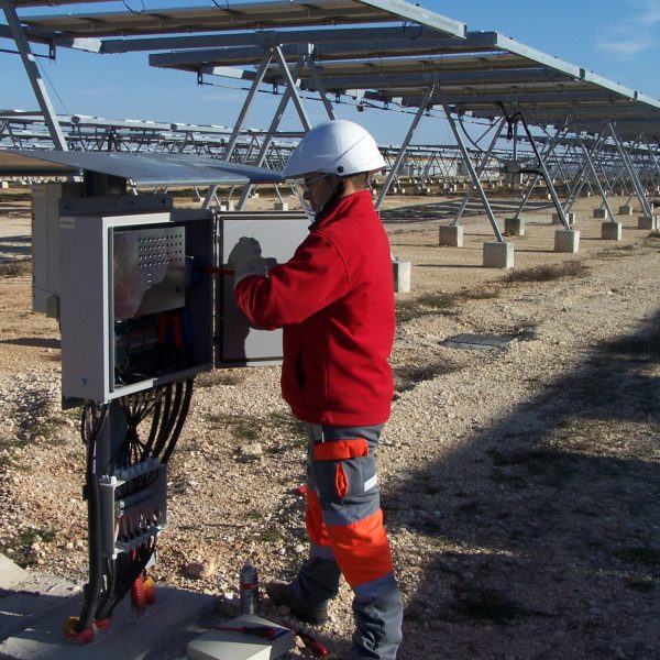 Mantenimiento planta solar fotovoltaica_El Calaveron (Villarrobledo)